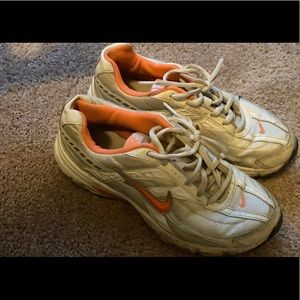 Nikes worn a few times cute can be cleaned up!